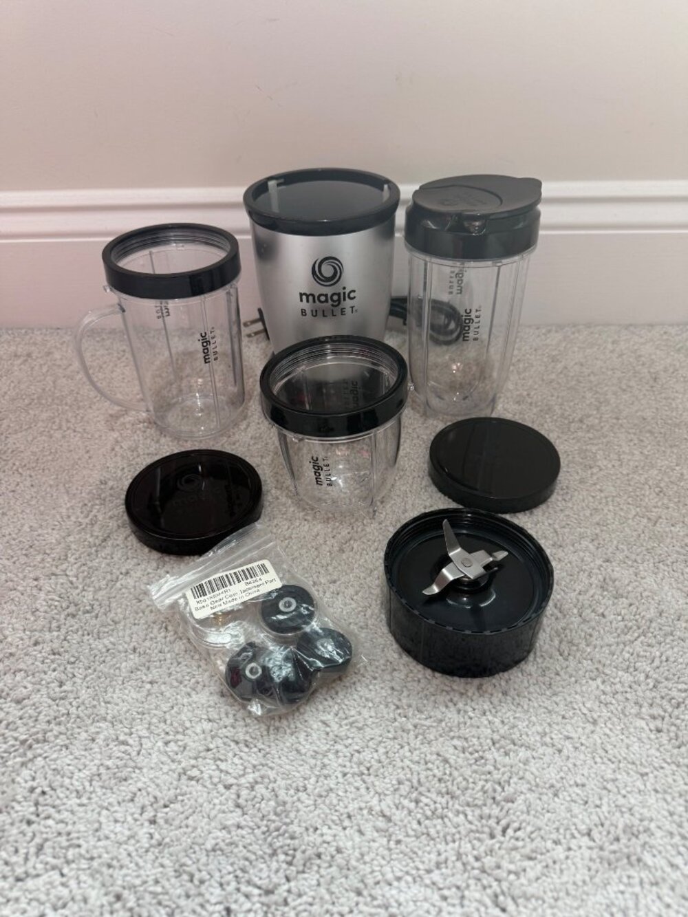 Nutribullet Personal Compact Blender w/ Accessories 20 & 12 oz Containers